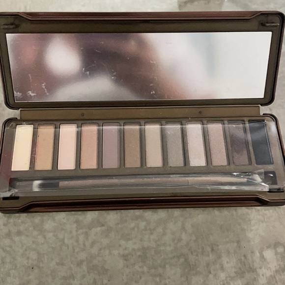 Pure Cosmetics - Nude eye shadow pallet - Picture 2 of 2